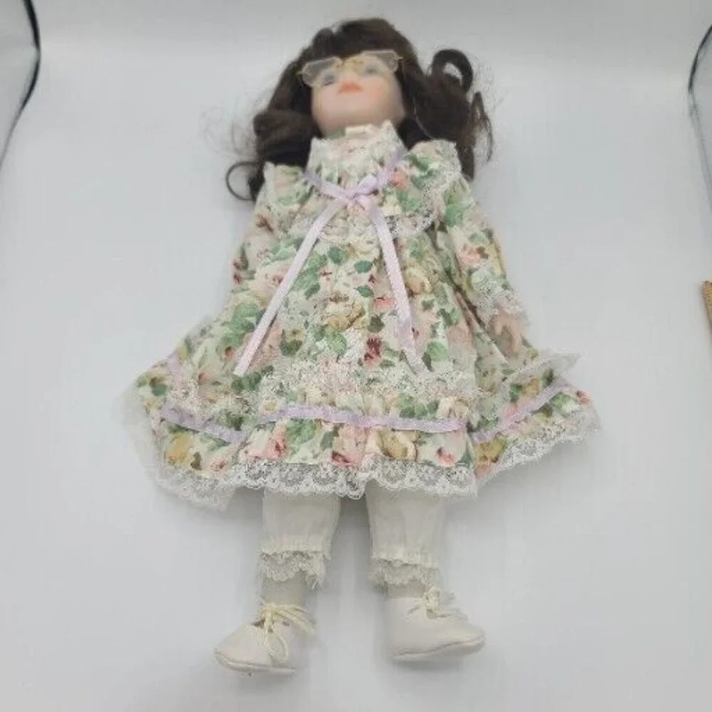 Brinns 1990 Porcelain Doll Liz Brown Hair Blue Eyes With Glasses